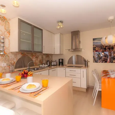 A Few Steps From The Beach Of Las Vistas Апартаменты Лос Кристианос